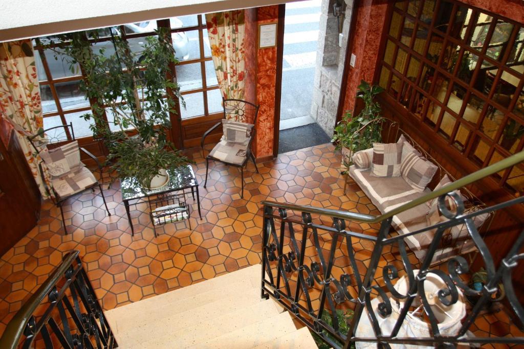 Hotel Restaurant Des Deux Vallees Entraygues-sur-Truyère Екстериор снимка