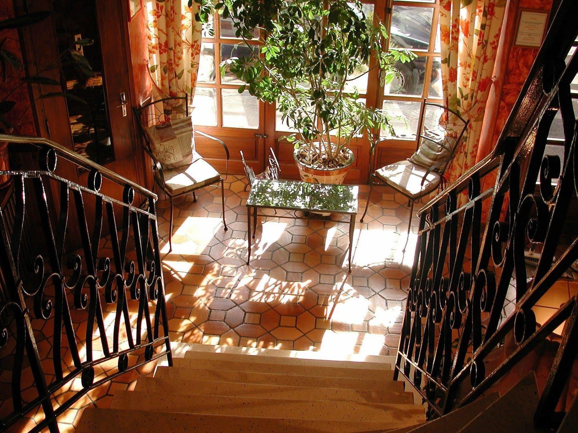 Hotel Restaurant Des Deux Vallees Entraygues-sur-Truyère Екстериор снимка